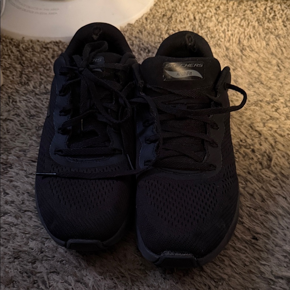 Skechers Women’s Black Arch Fit Sneakers